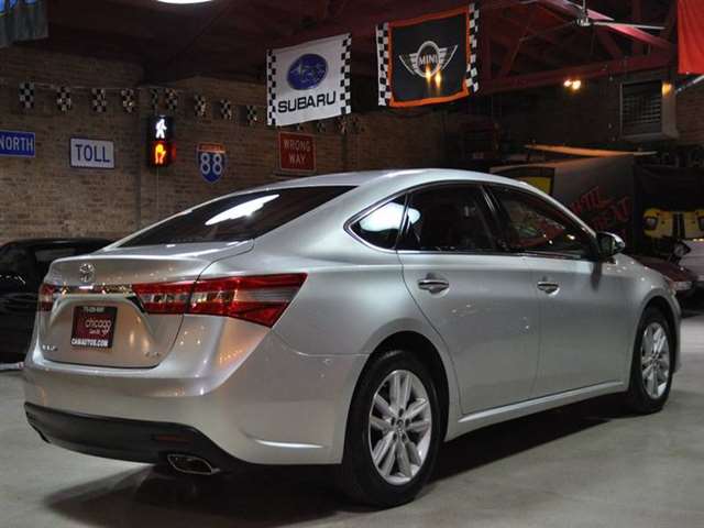 2013 Toyota Avalon XLE 4dr Sedan